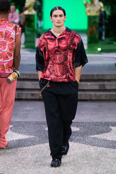 Look 18
